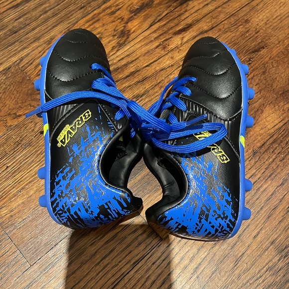 Brava Sz 10 Soccer Cleats - Picture 4 of 6